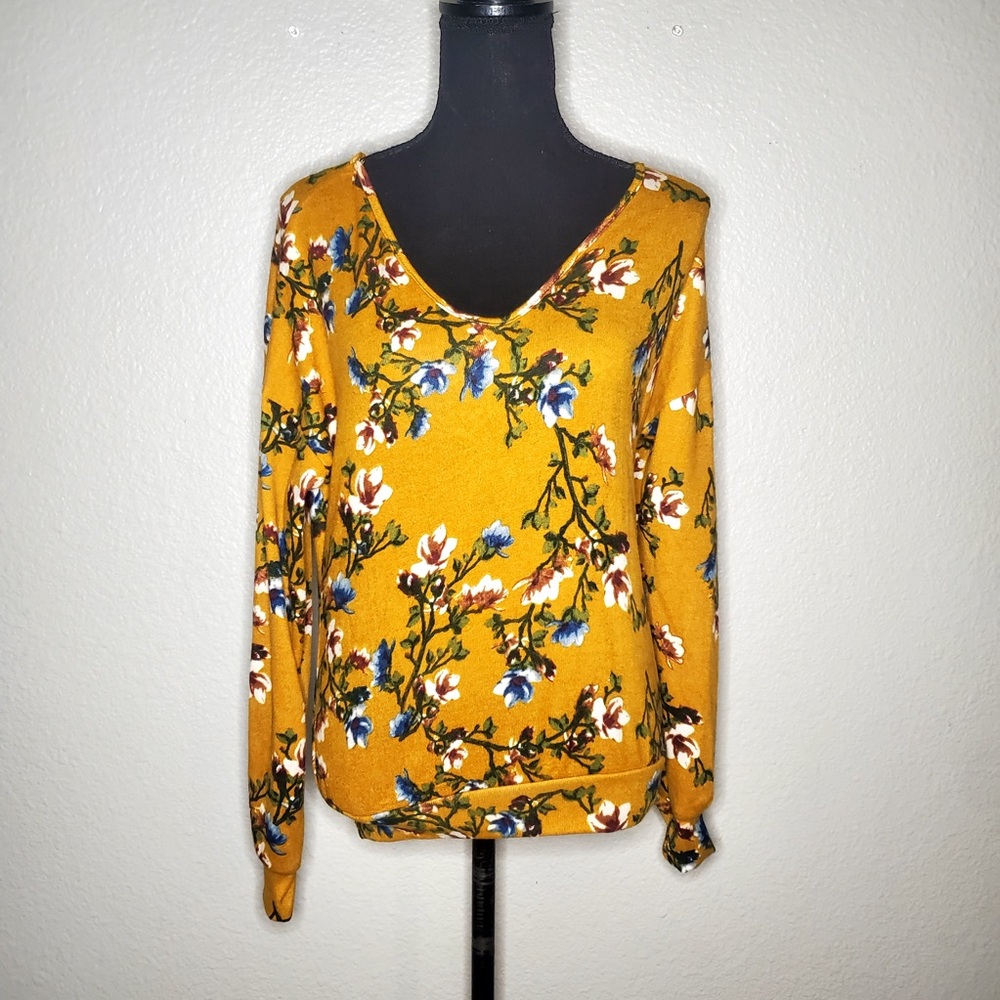 Available By Angela Fashion yellow flower Size small Ladies Blouse NEW - Picture 1 of 5